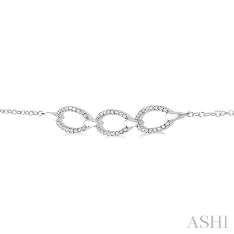 1/5 Ctw Triple Oval Cutout Centerpiece Round Cut Diamond Link Chain Bracelet in 10K White Gold