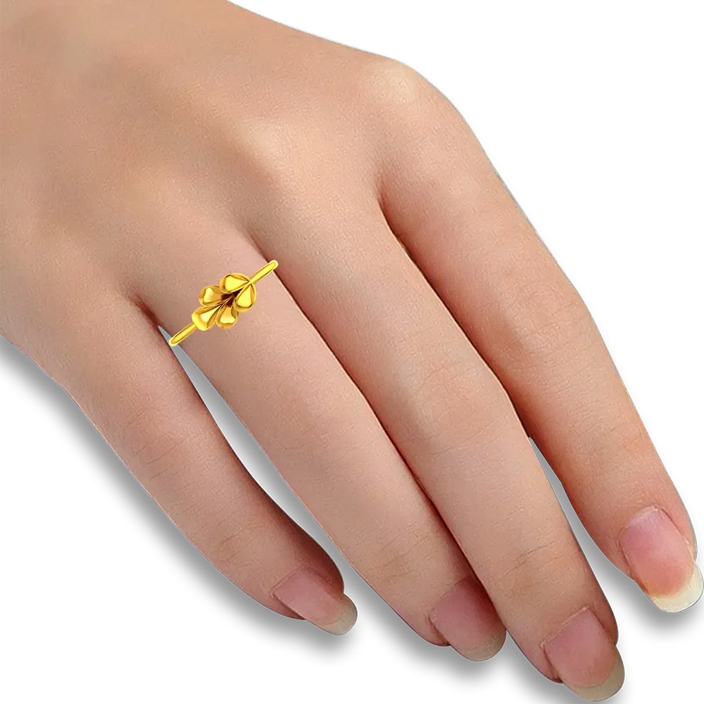 22k Solid Gold Ring With Leaf Like Detailing From Goldlites Collection