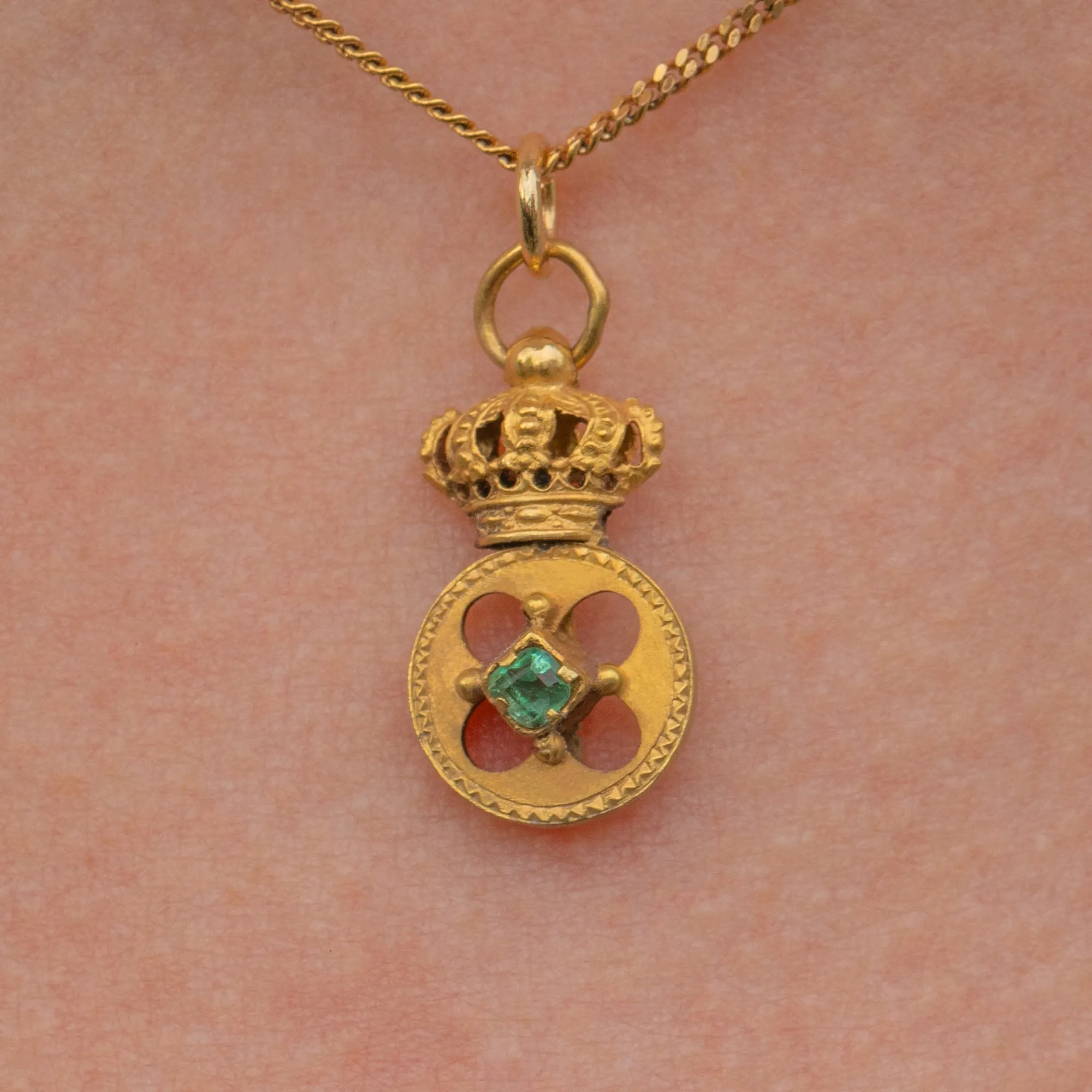 Antique 18ct Gold Emerald Crown Charm