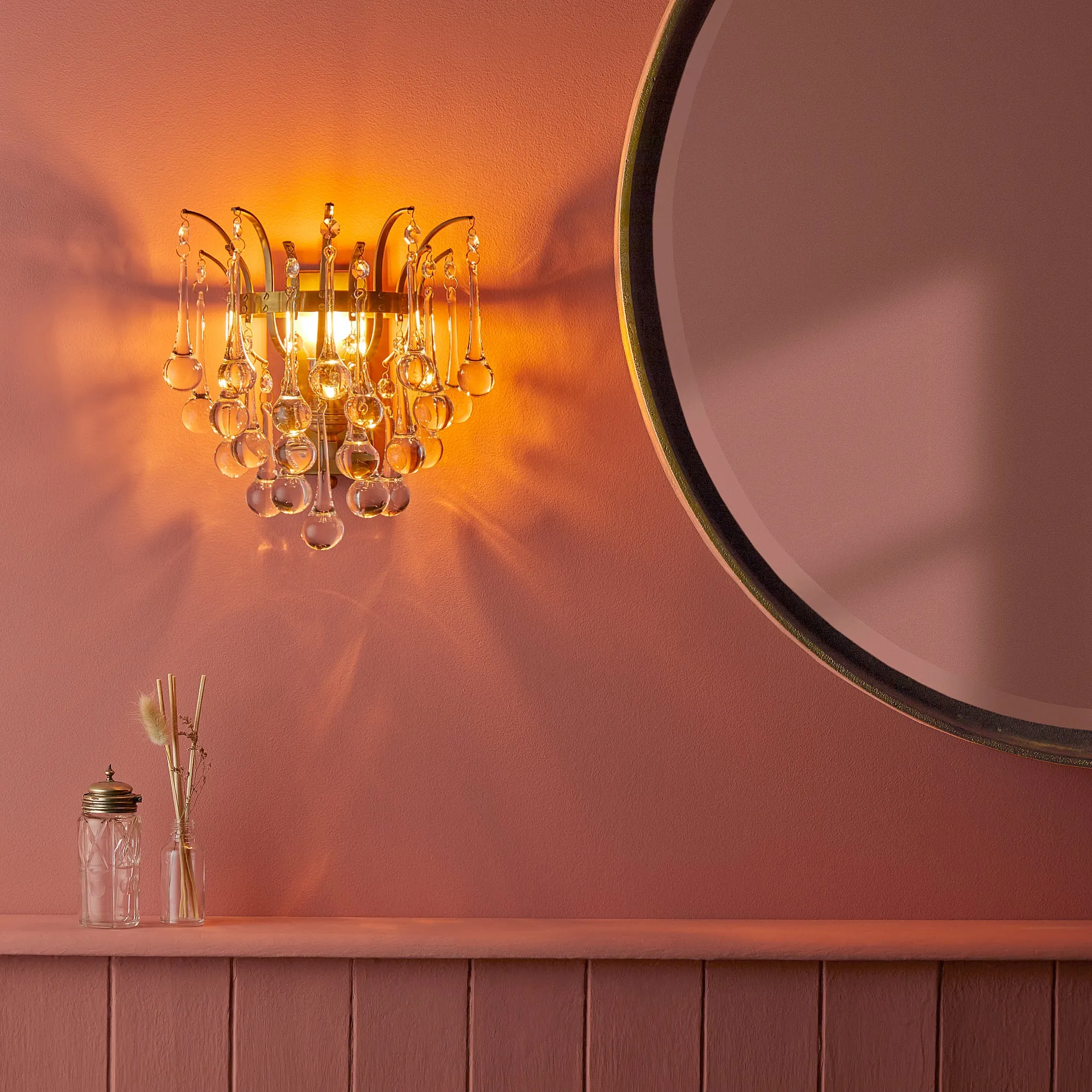 Capulet wall light in brass and glass