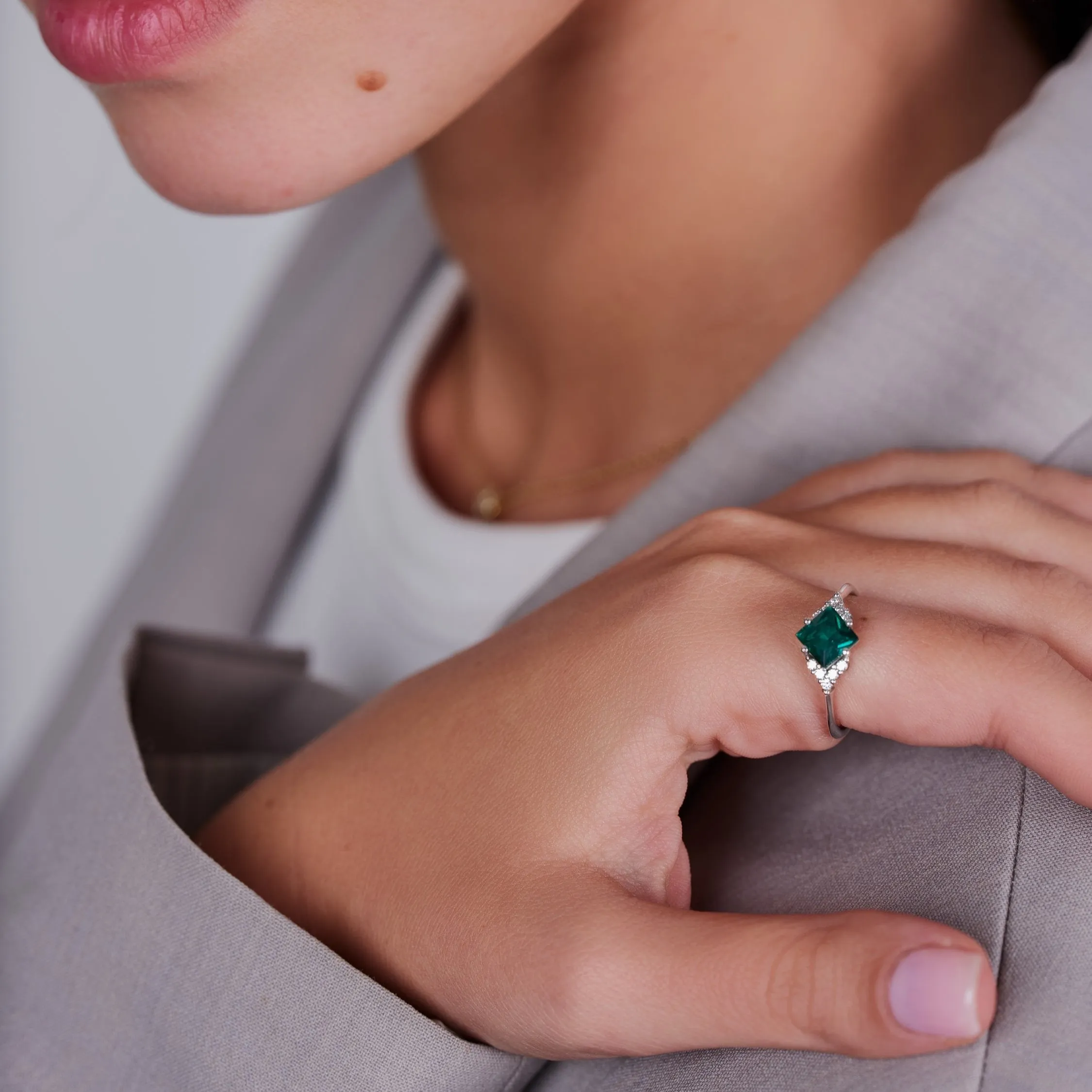 Juliette Ring With Diamonds and Emerald