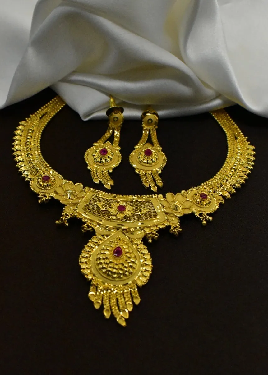 MODISH GOLD PLATED NECKLACE