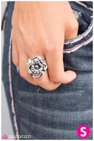 Paparazzi Ring ~ PRIM Queen - Silver