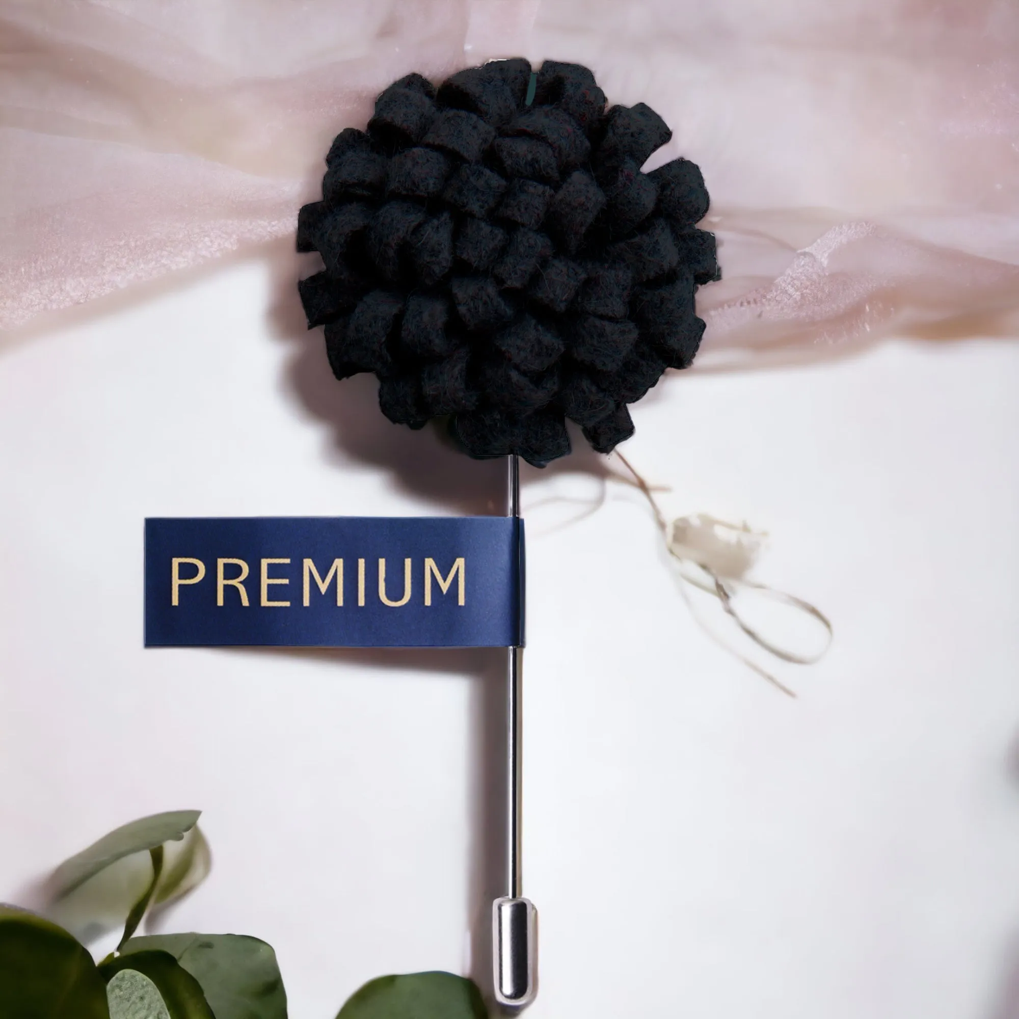 Peluche A Glorious Crescendo Black Brooch