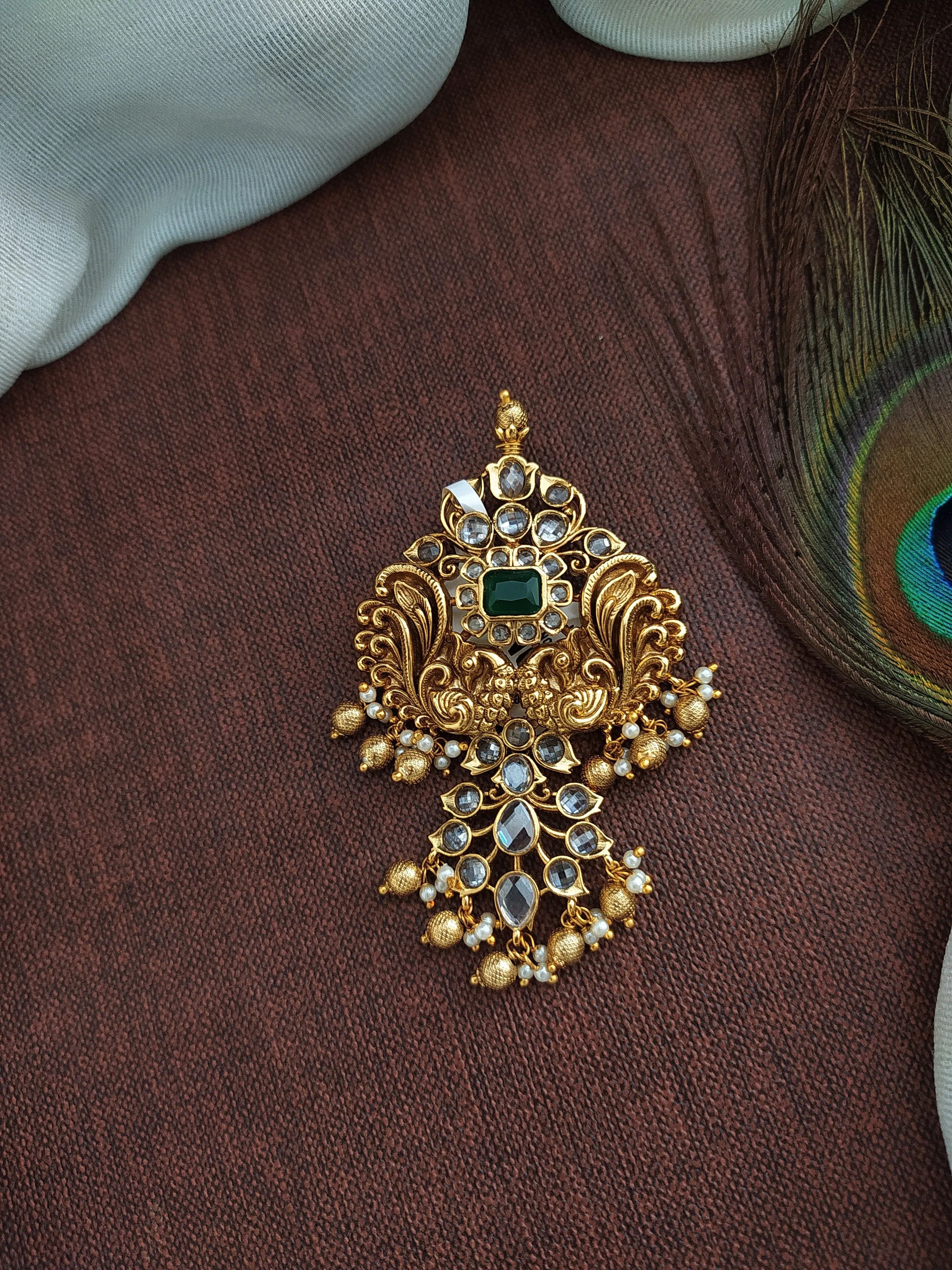 Regal Reverie Antique Pendant Set with Emerald and White Stones