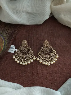 Timeless Elegance Meets Delicate Grace With Uncut Polki Mehandi Earrings