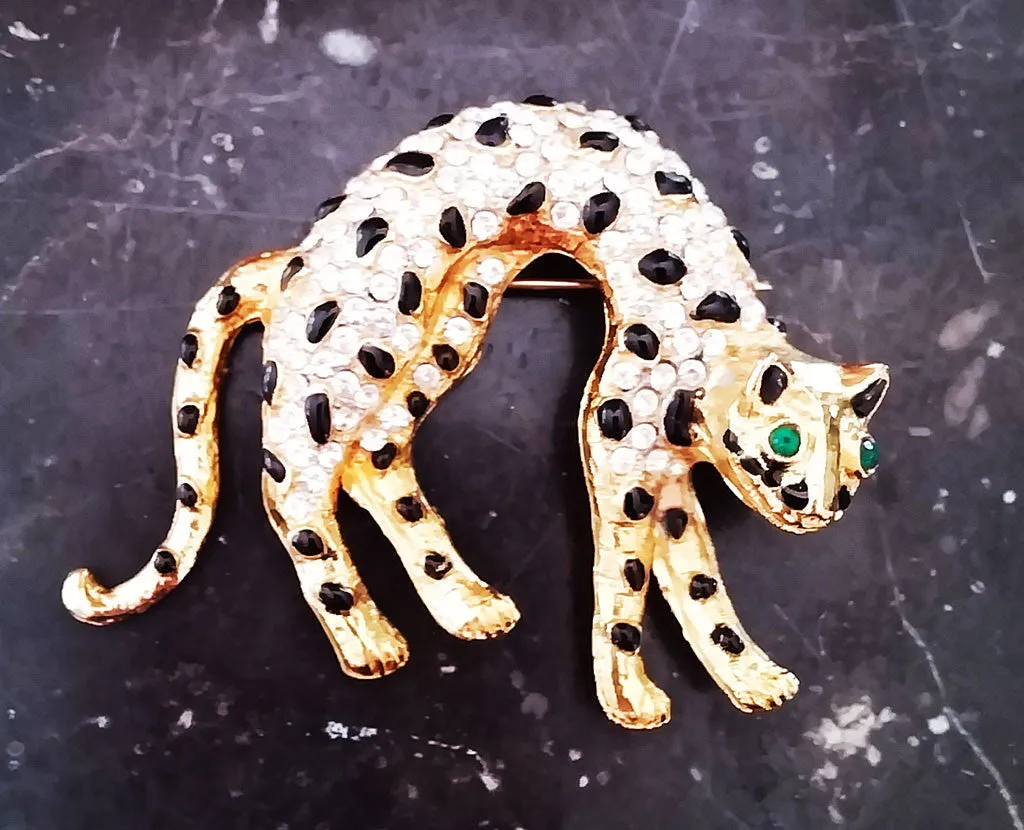 *VINTAGE CRYSTAL RHINESTONE & ENAMEL LEOPARD PIN ACCENTED WITH GREEN EYES